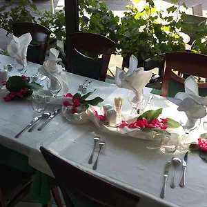rezervați aici
