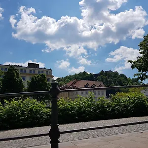 rezervați aici