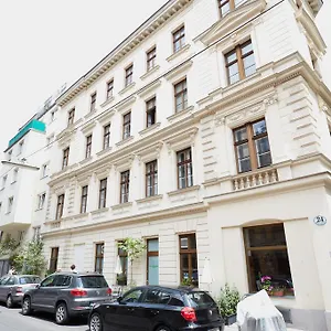 Traditional Tav - Entire Apartment