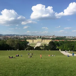 3 Sunny Apartments-schoenbrunn, 100m2 With Balcony Apartment
