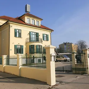 rezervați aici